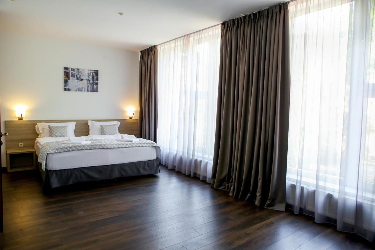 Hotel Antonio Uzhhorod Exterior photo