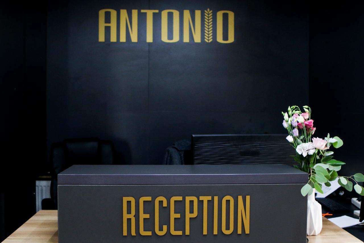 Hotel Antonio Uzhhorod Exterior photo